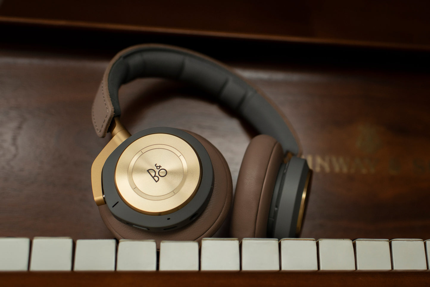 Bang & Olufsen Beoplay H9 3. Generation, Argilla Bright - Quipment Swiss